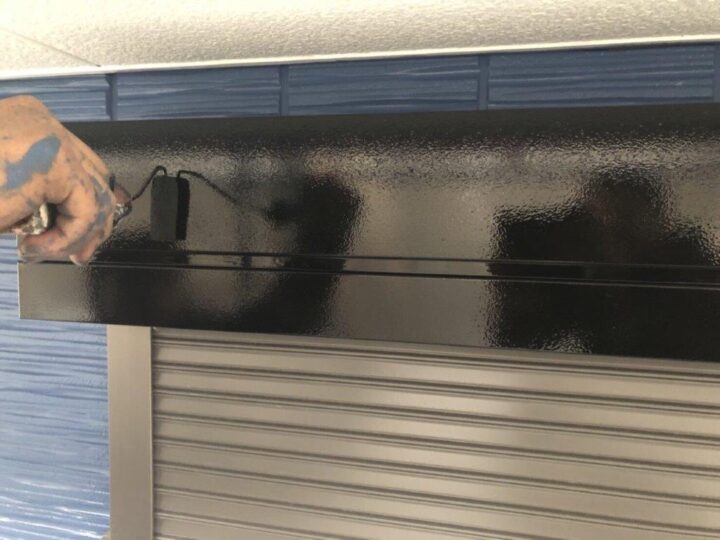シャッターボックス塗装 施工中