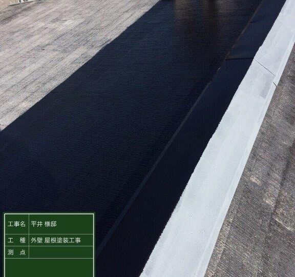 屋根中塗り施工中