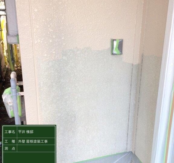 外壁中塗り施工中