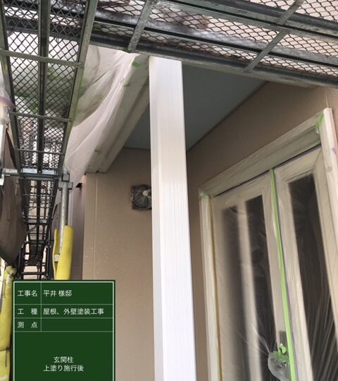 玄関柱上塗り施工後
