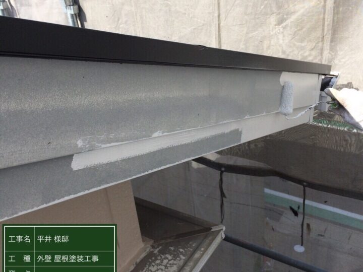 各所付帯部上塗り施工中