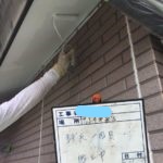 軒天塗装 1回目施工中