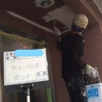 軒天塗装 1回目施工中
