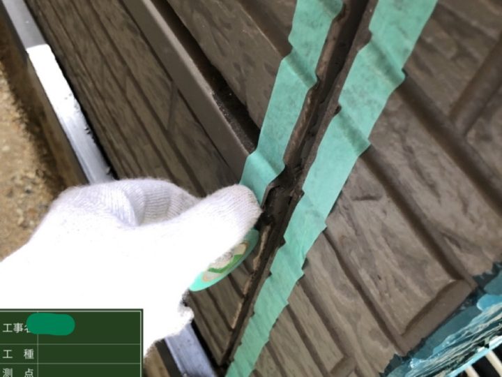 コーキング作業中