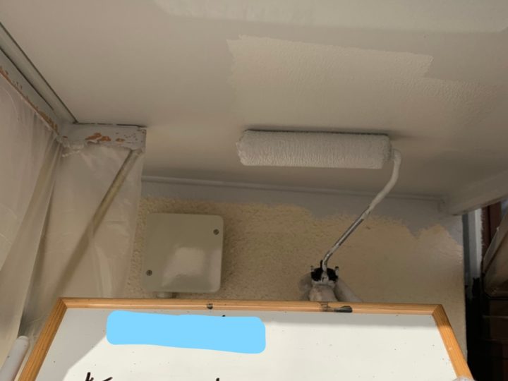 軒塗装 中塗り中