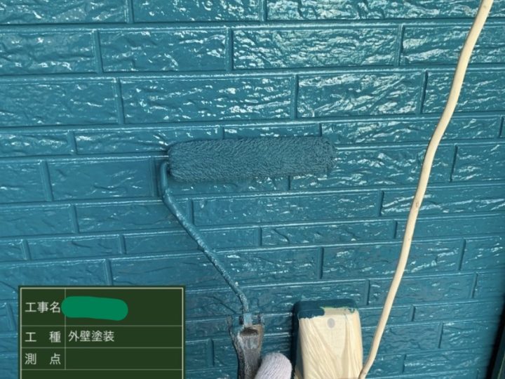 外壁塗装 3回目作業中
