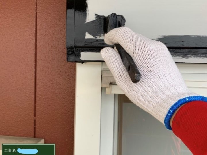 シャッターボックス塗装 中塗り