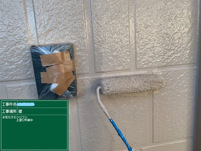 外壁塗装 玄関部分 上塗り