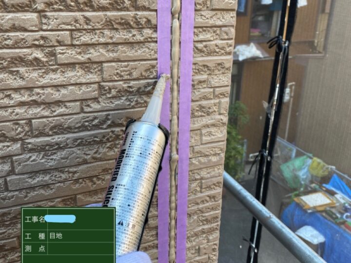 コーキング充填中